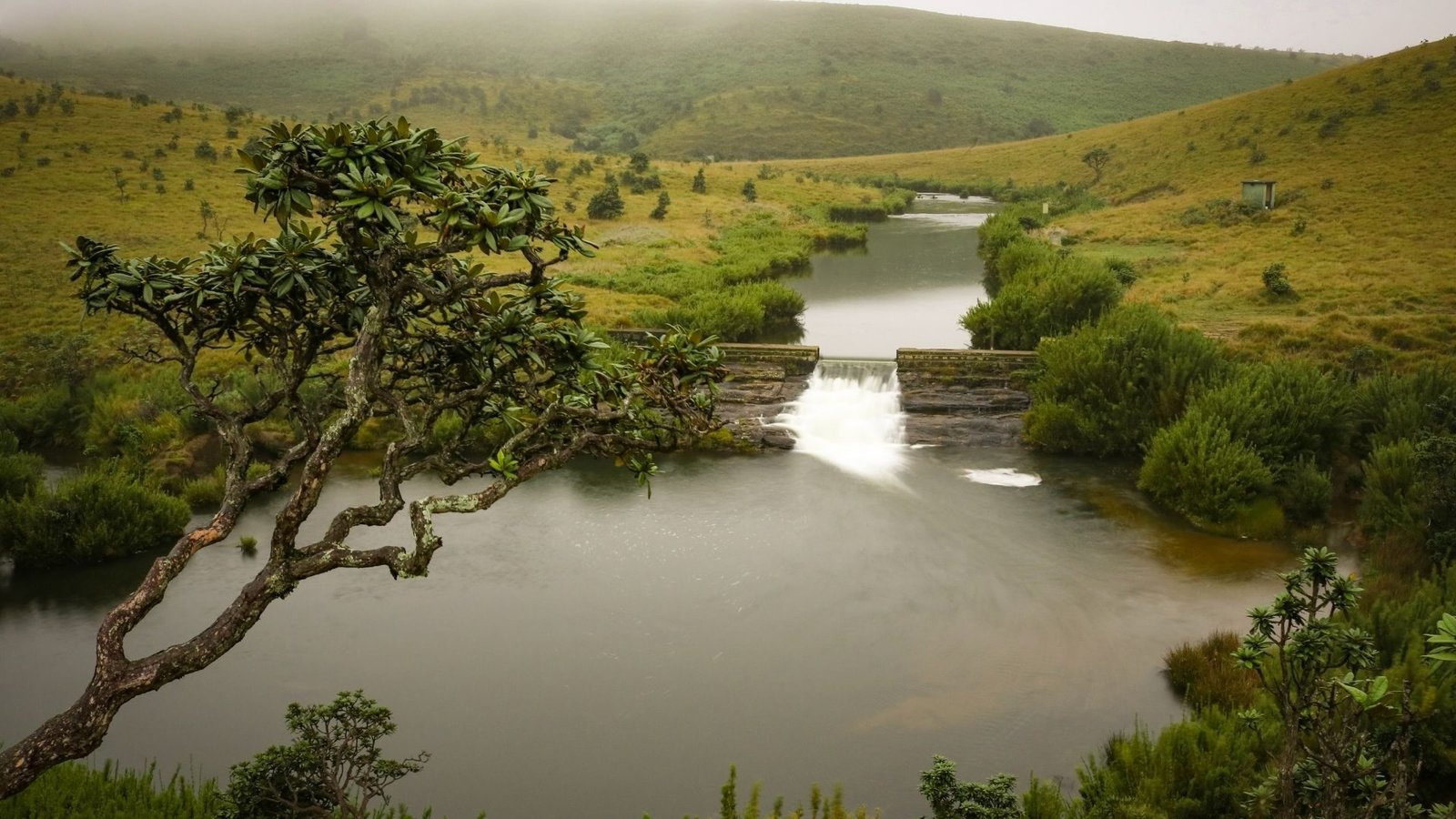 horton-plains-waterfall-scenic-view